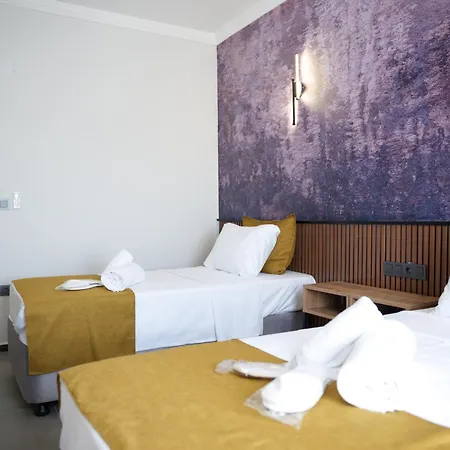 Quatro Life Hotel *