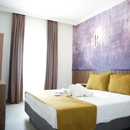 Hotel Quatro Life *
