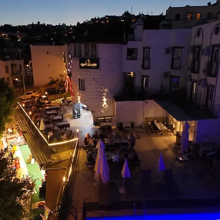 Quatro Life Hotel